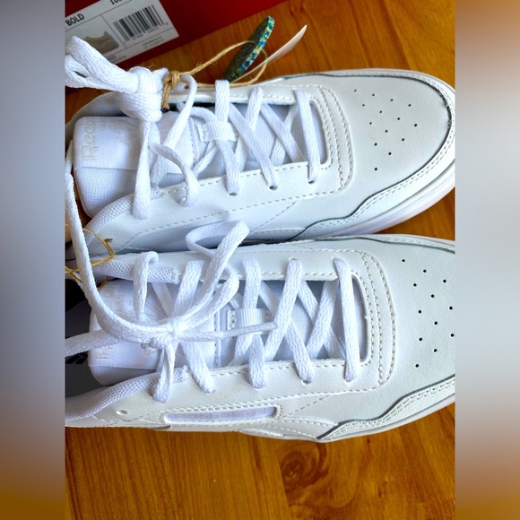 Reebok Women's Club MEMT Sneaker size 7 - Picture 7 of 11